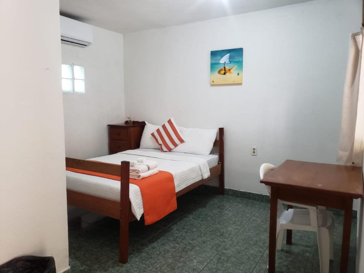 Beach Club Budget Rooms At Popeyes Caye Caulker Exterior foto