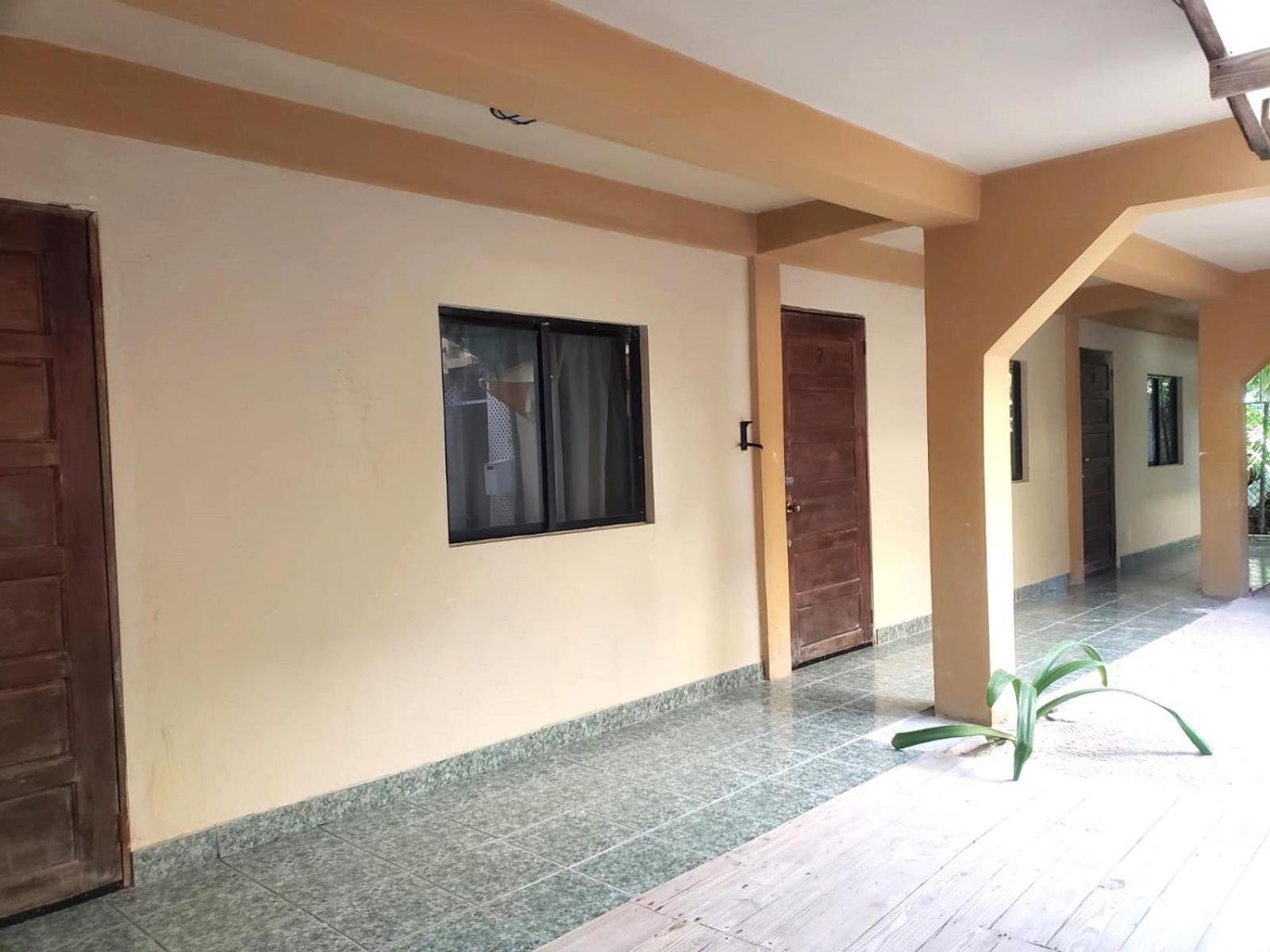 Beach Club Budget Rooms At Popeyes Caye Caulker Exterior foto