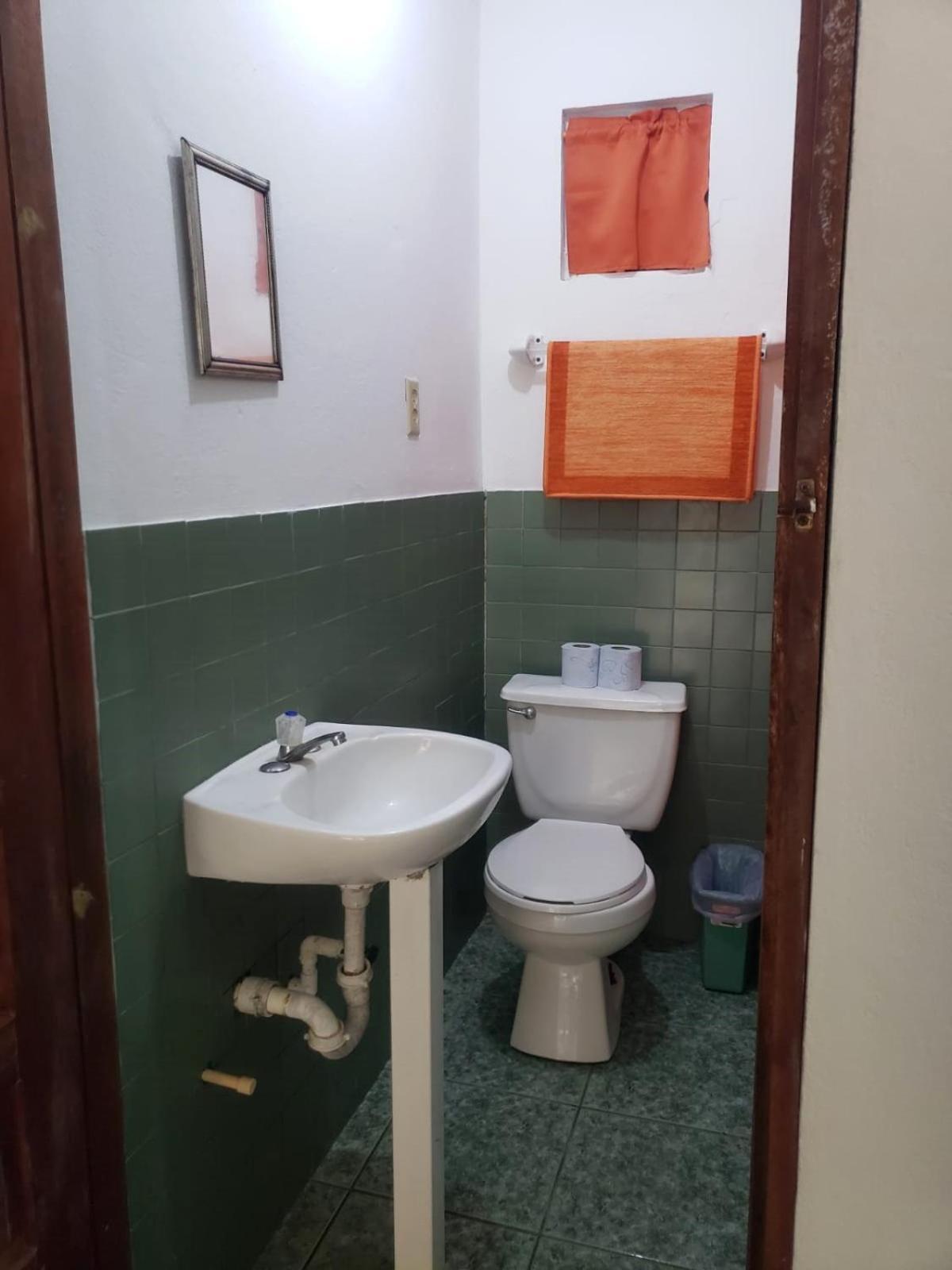 Beach Club Budget Rooms At Popeyes Caye Caulker Exterior foto