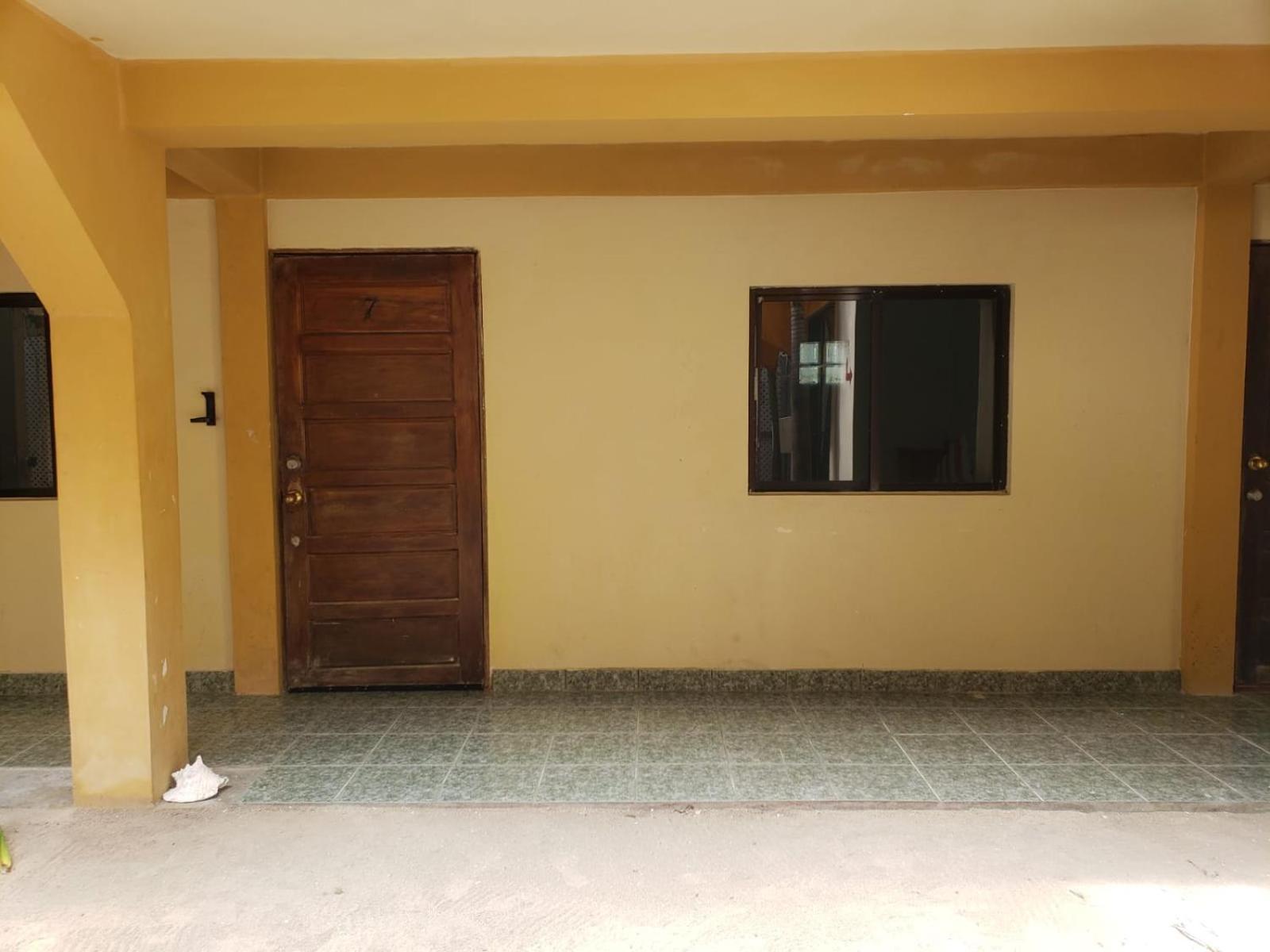 Beach Club Budget Rooms At Popeyes Caye Caulker Exterior foto